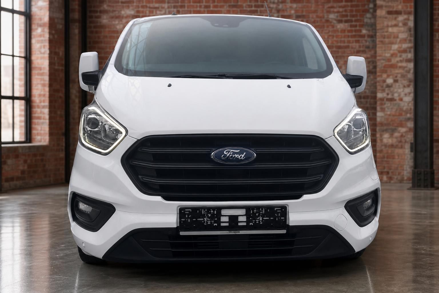 Ford Transit Custom weiß Frontansicht mit LED-Scheinwerfern