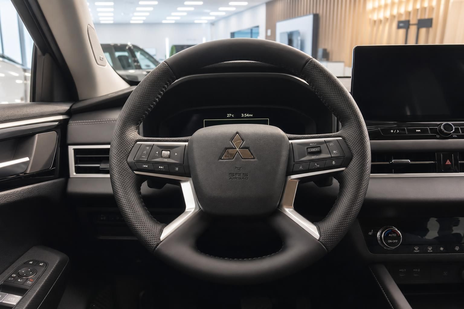 Mitsubishi Innenraum Lenkrad mit Logo, Multifunktionstasten und digitalem Cockpit