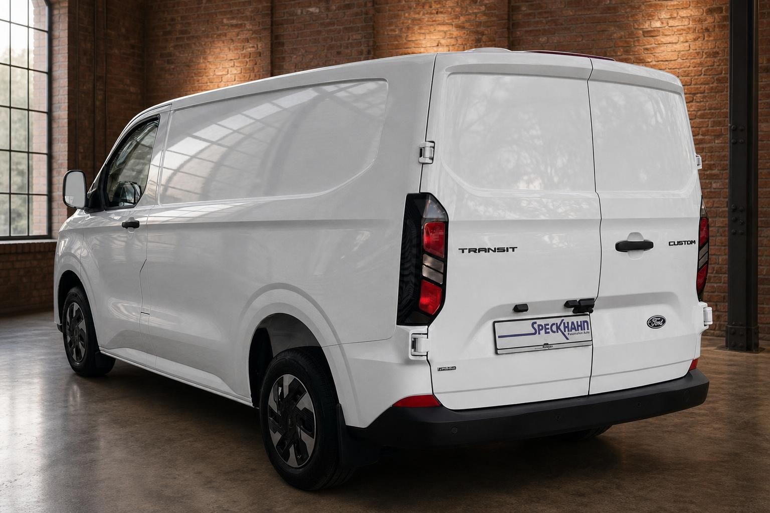 Ford Transit Custom weiss Heck-Schrägansicht links – Kastenwagen bei Autohaus Speckhahn