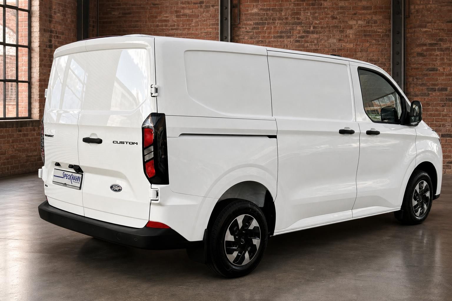 Ford Transit Custom weiss Heck-Schrägansicht rechts – Kastenwagen bei Autohaus Speckhahn