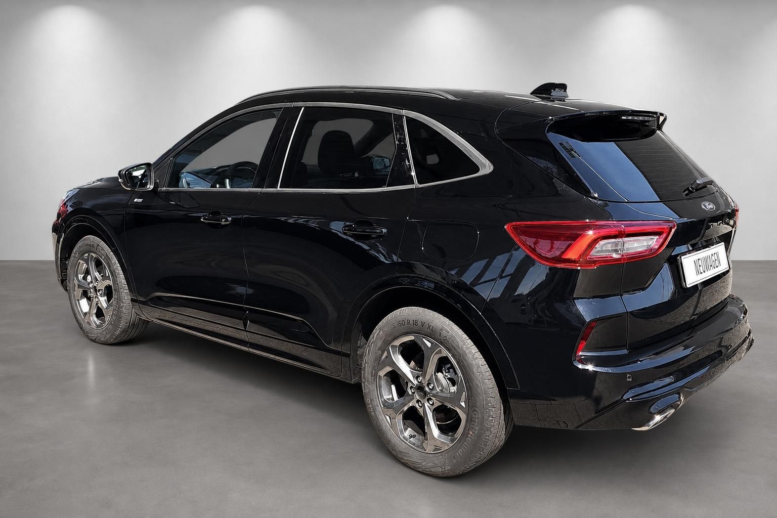 Ford SUV schwarz Heckansicht seitlich Neuwagen