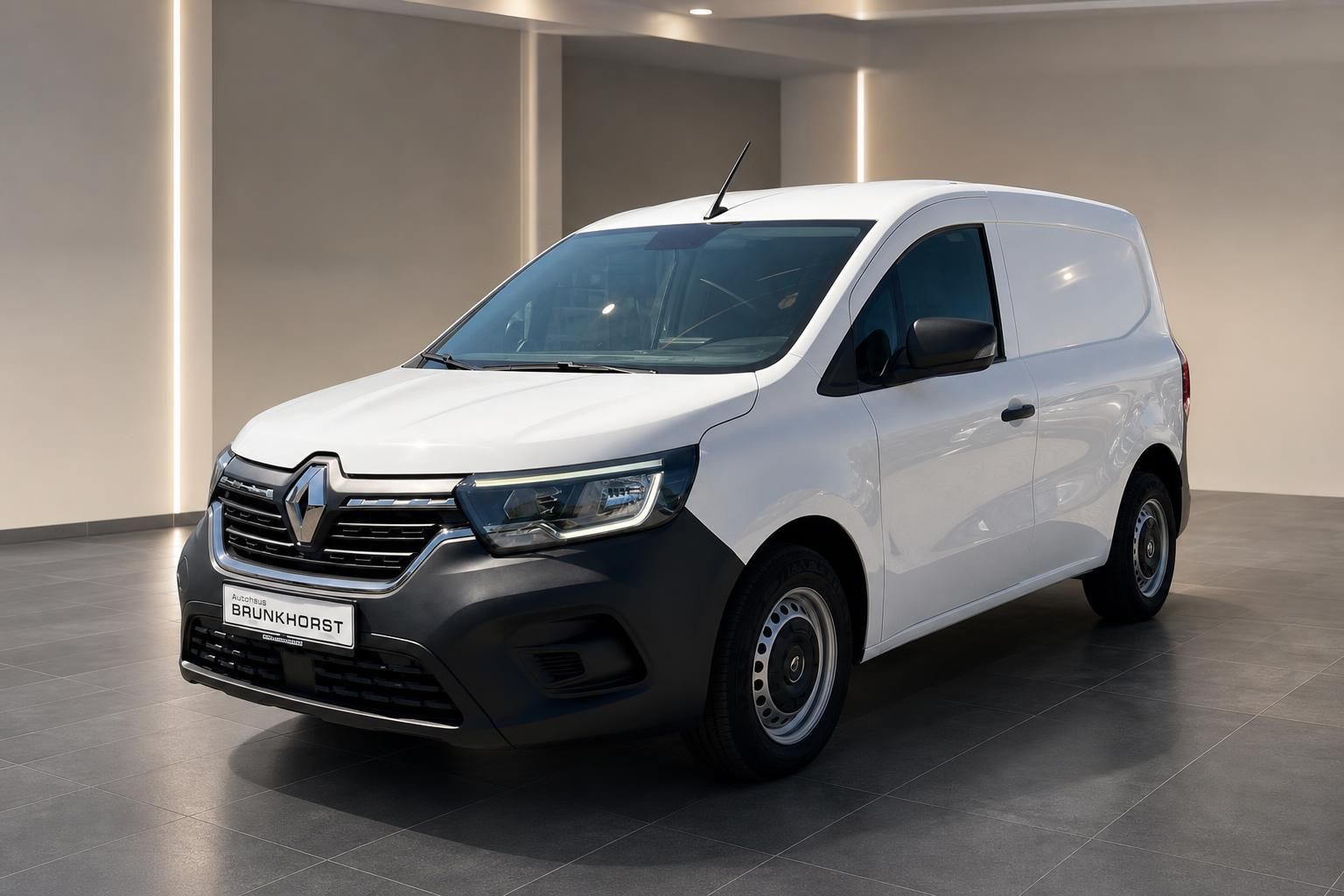Renault Kangoo Kastenwagen weiß Dreiviertel-Frontansicht im Autohaus