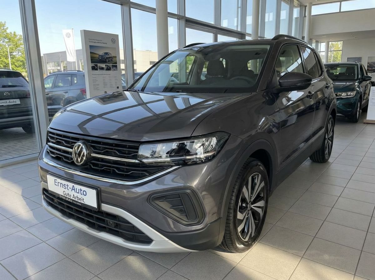 Volkswagen T-Cross in Grau metallic im Autohaus Ernst-Auto Showroom, Frontansicht