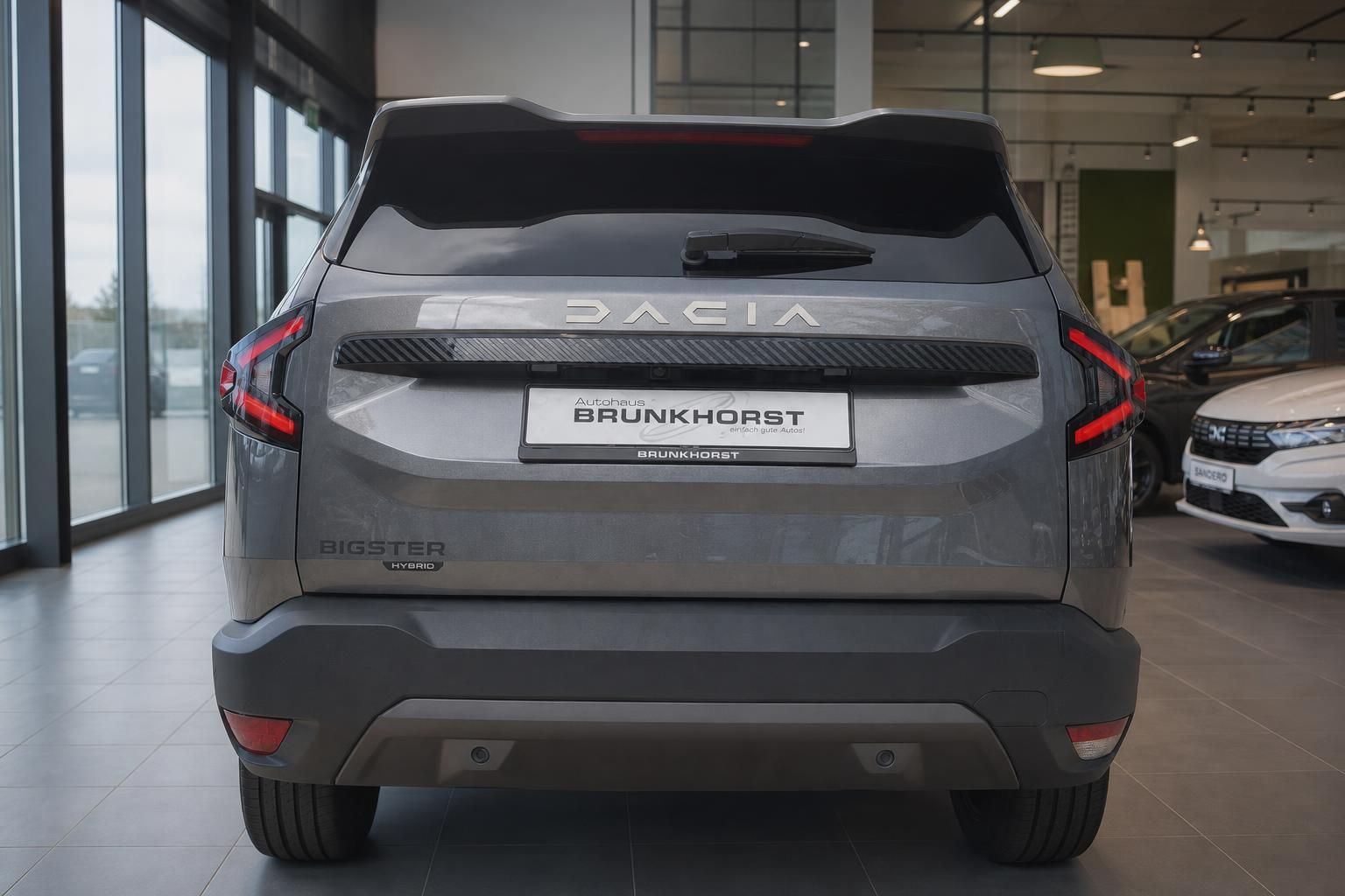 Dacia Bigster Hybrid SUV grau - Heckansicht mit Kennzeichenhalter Autohaus Brunkhorst