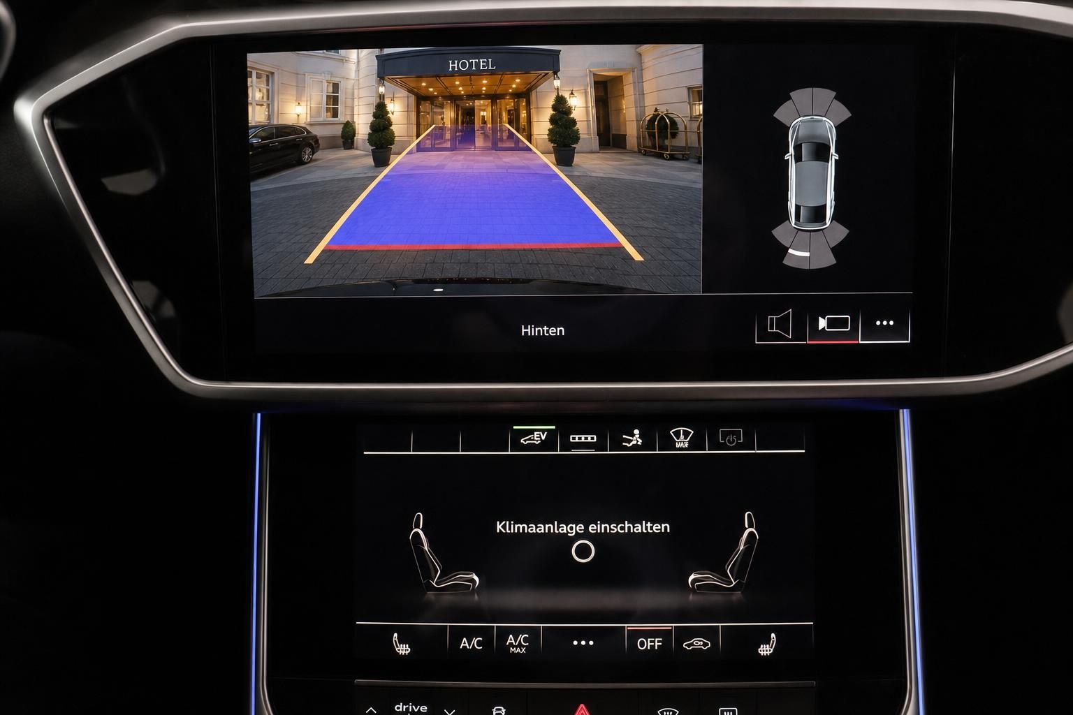 Audi Rückfahrkamera-Ansicht mit Einparkhilfe am Hotel-Eingang