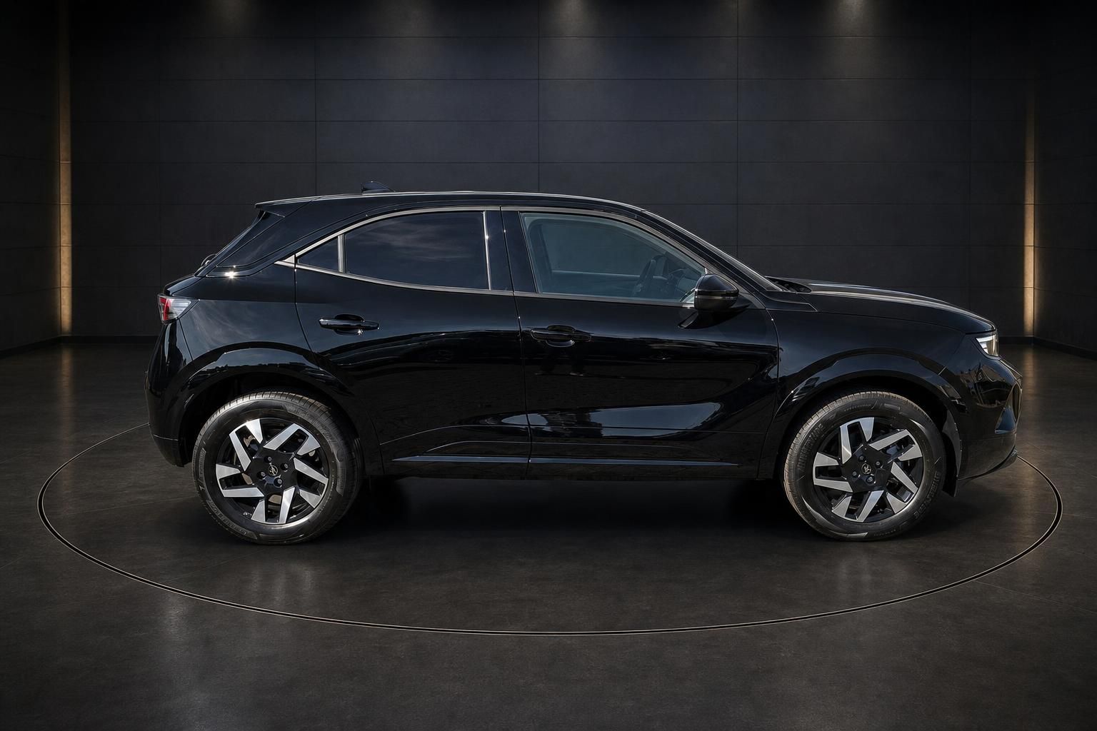 Opel Mokka schwarz Seitenansicht im Studio