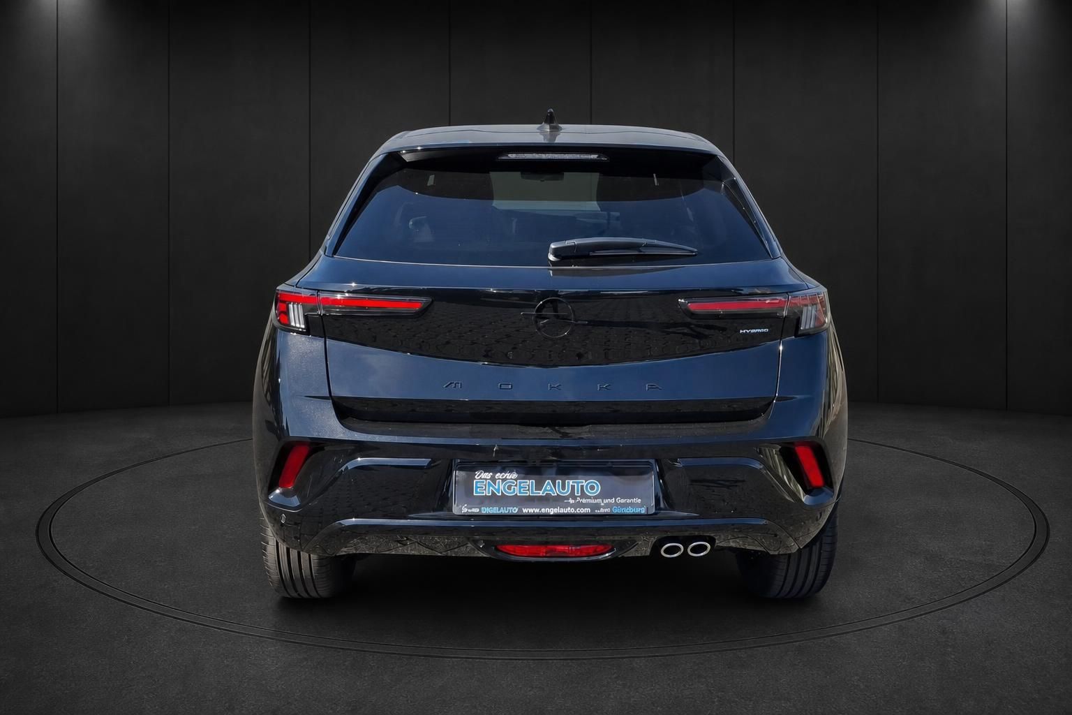 Opel Mokka Hybrid schwarz Heckansicht Studio