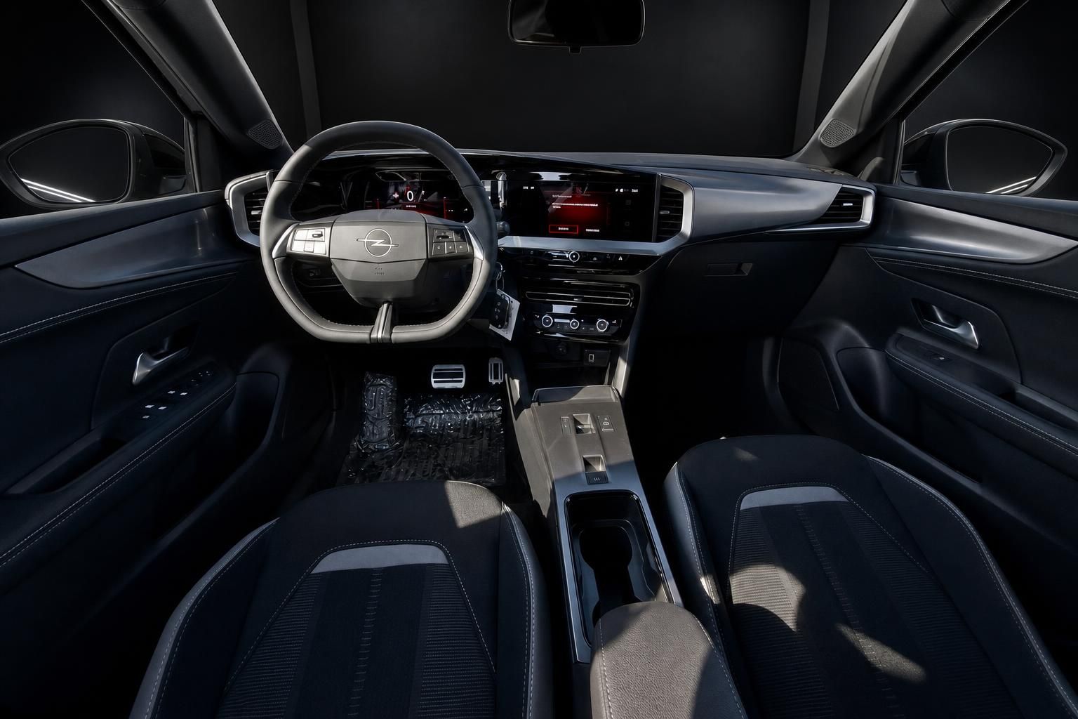 Opel Mokka Innenraum Cockpit mit Lenkrad und Display
