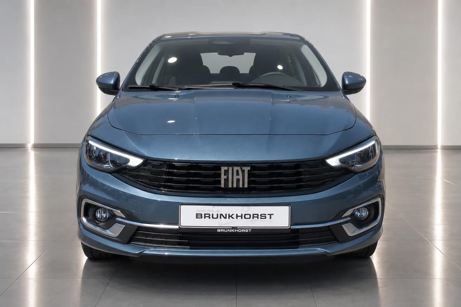 Fiat Tipo blau Limousine Frontansicht mit LED-Scheinwerfern