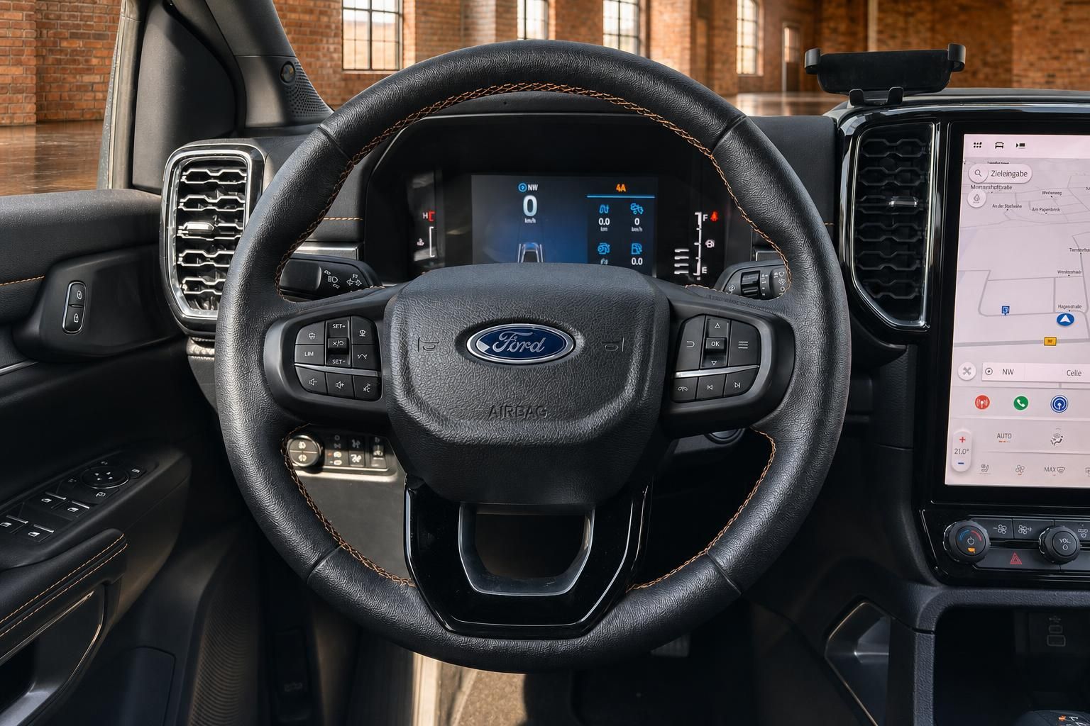Ford Ranger Wildtrak Lenkrad Nahaufnahme mit Digitaldisplay und großem Touchscreen