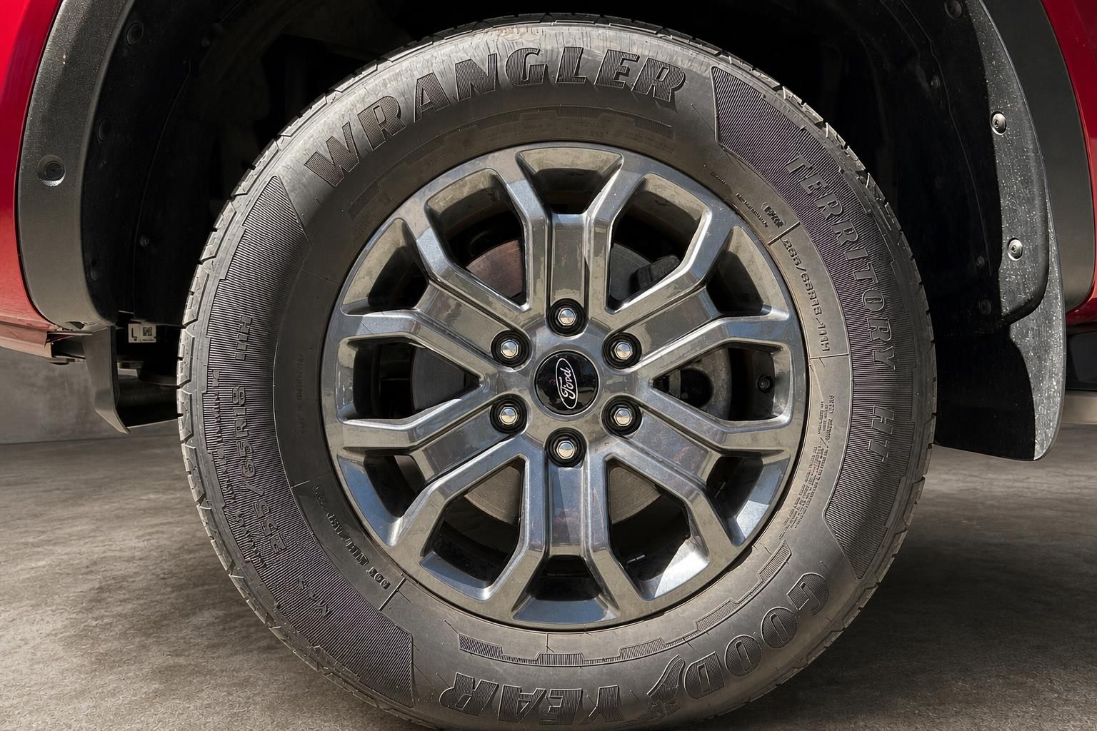 Ford Ranger Alufelge mit Goodyear Wrangler Territory HT Reifen Detailaufnahme