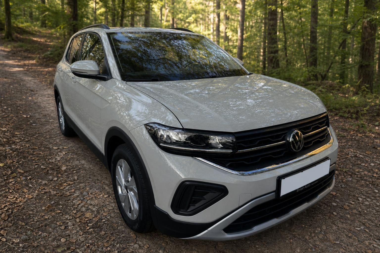 Volkswagen T-Cross SUV weiss Frontansicht mit LED-Scheinwerfern - Kompakt-SUV Gebrauchtwagen kaufen