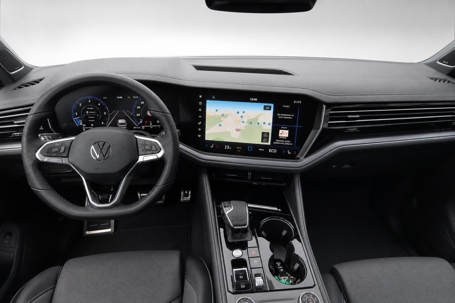 VW Touareg Armaturenbrett mit Lenkrad und Touchscreen Navigation