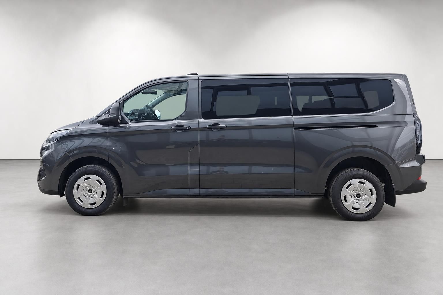 Ford Transit Custom Van in Grau, Seitenansicht komplett im Studio