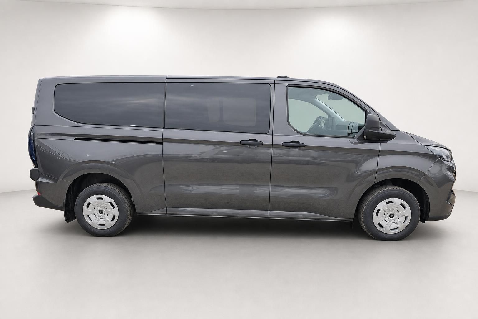 Ford Transit Custom grau Seitenansicht als Van im Studio