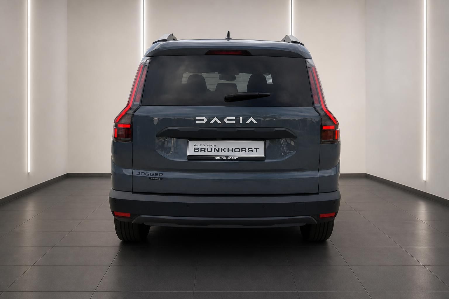 Dacia Jogger Hybrid Heckansicht in Blaugrau, Autohaus Brunkhorst