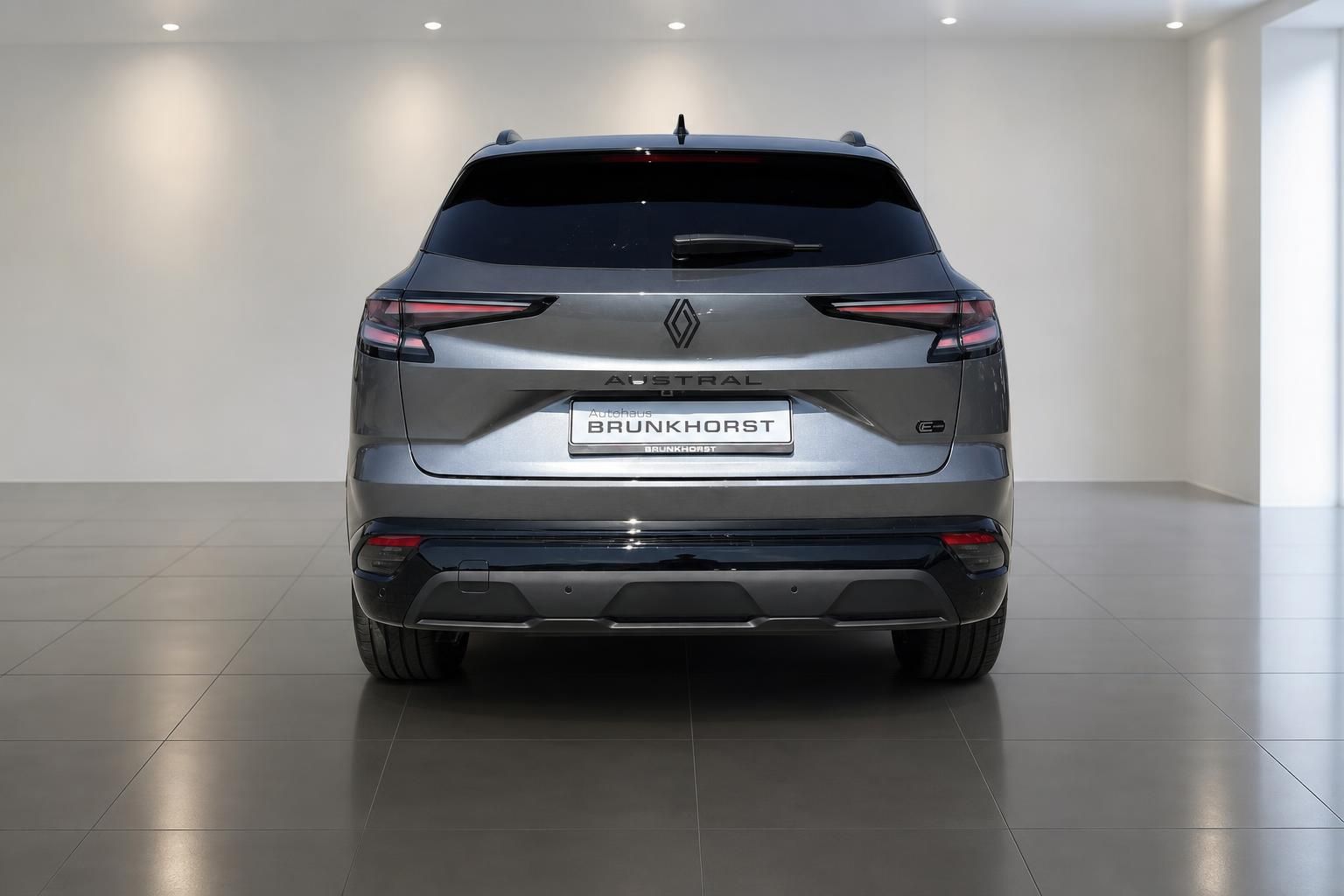 Renault Austral in Grau, Heckansicht im Autohaus Brunkhorst