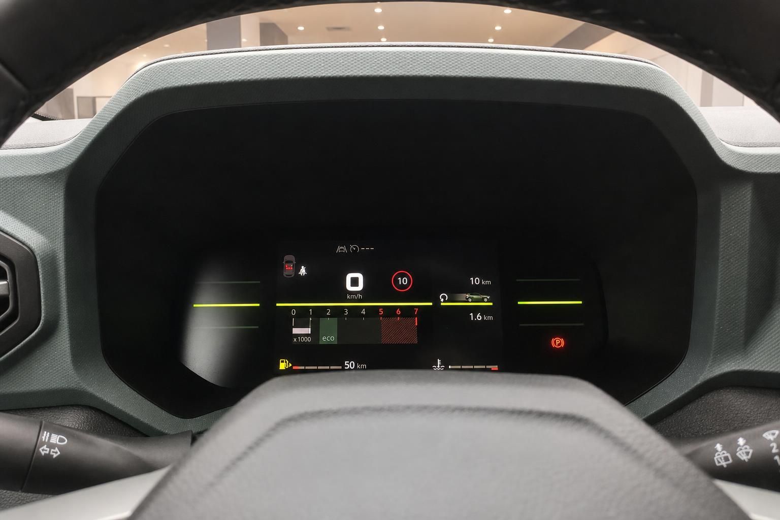 Digitales Tacho-Display mit Geschwindigkeitsanzeige im Auto