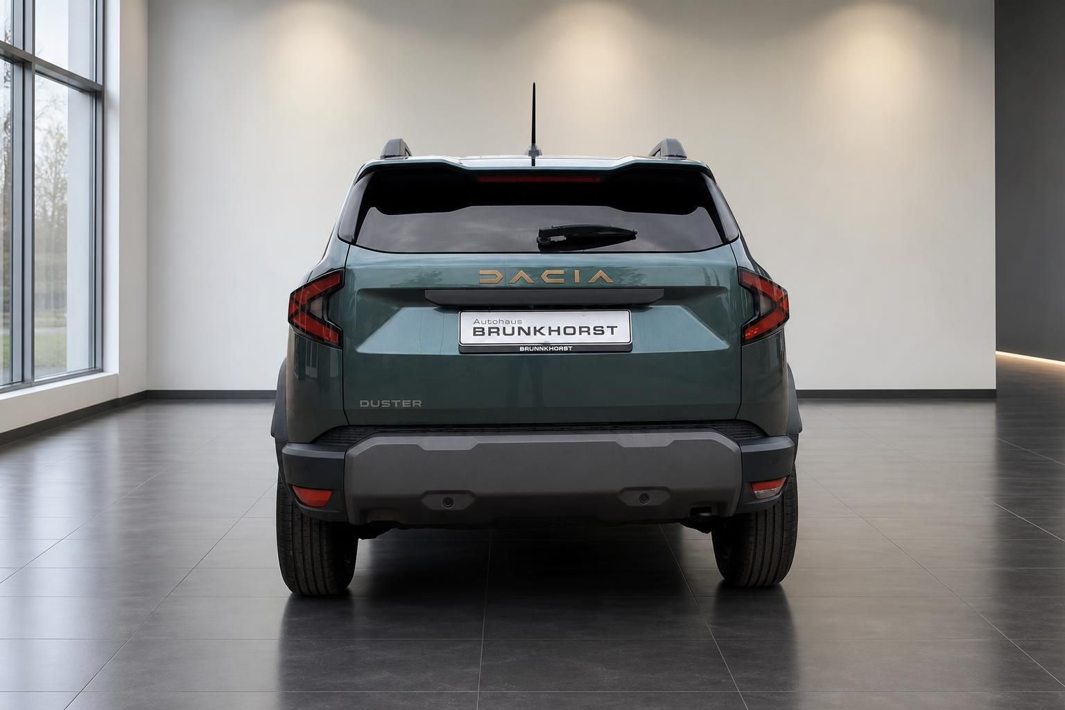 Dacia Duster grün Heckansicht im Autohaus Brunkhorst