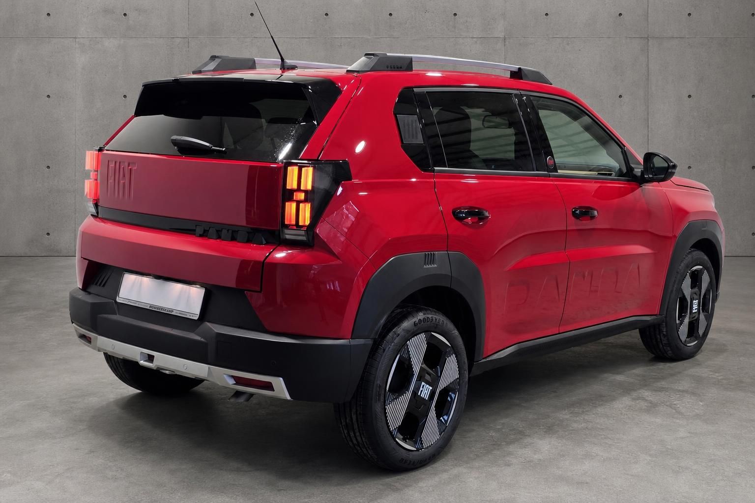 Fiat Panda rot, Heckansicht mit Dachreling im Studio