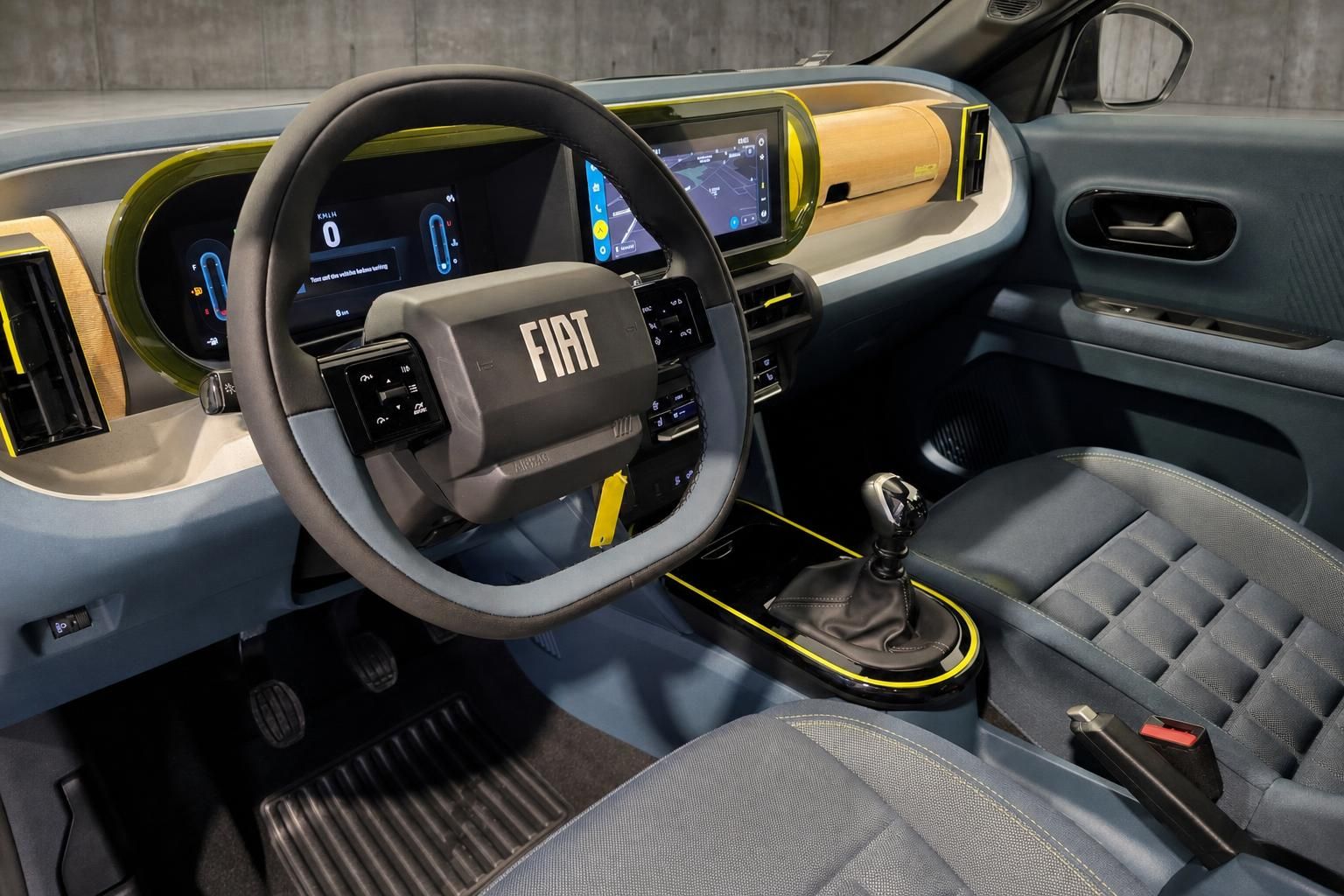 Fiat Interieur: Cockpit mit Lenkrad, Digitaltacho und Navigationsdisplay