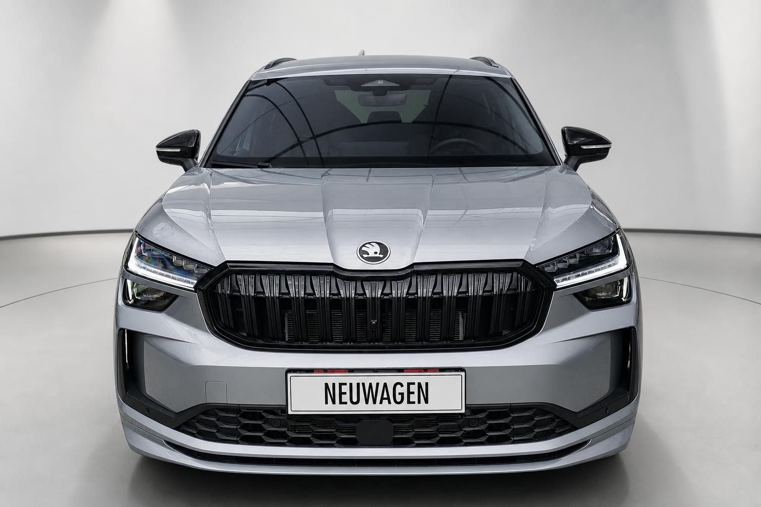 Skoda Kodiaq Neuwagen Silber, Frontansicht mit markantem Kuehlergrill