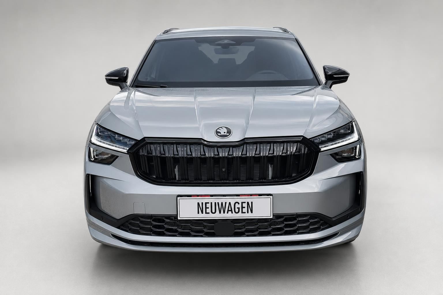 Skoda Kodiaq silber Frontansicht mit Kuehlergrill und LED-Scheinwerfern