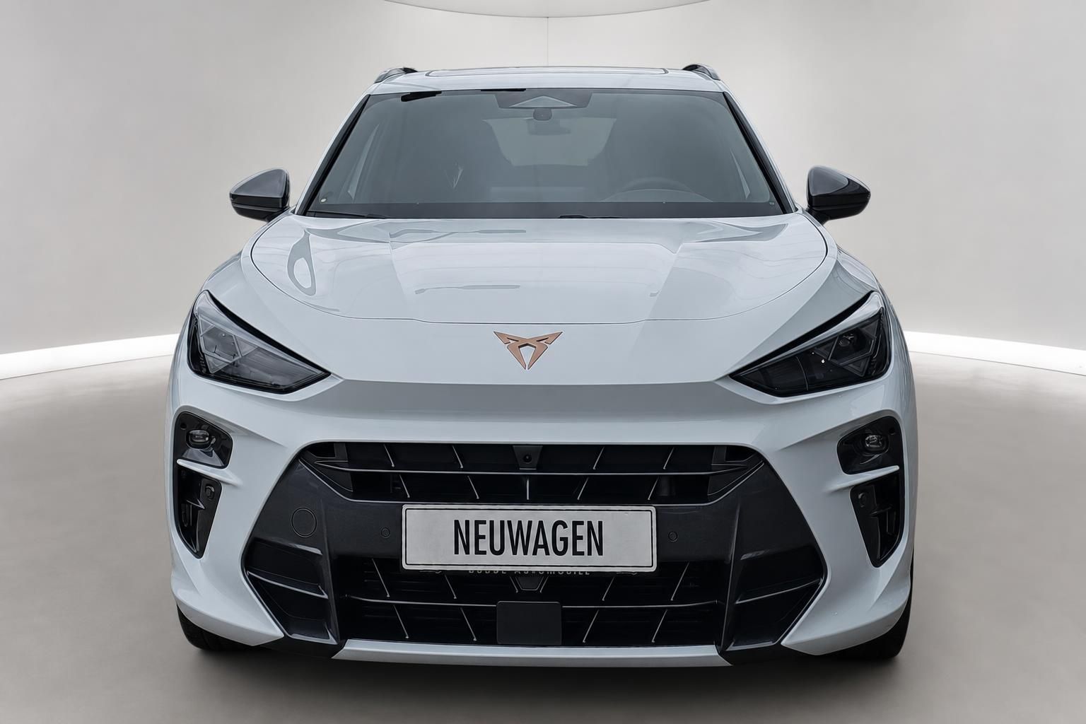 Cupra SUV weiß Frontansicht mit Kennzeichenhalter Neuwagen