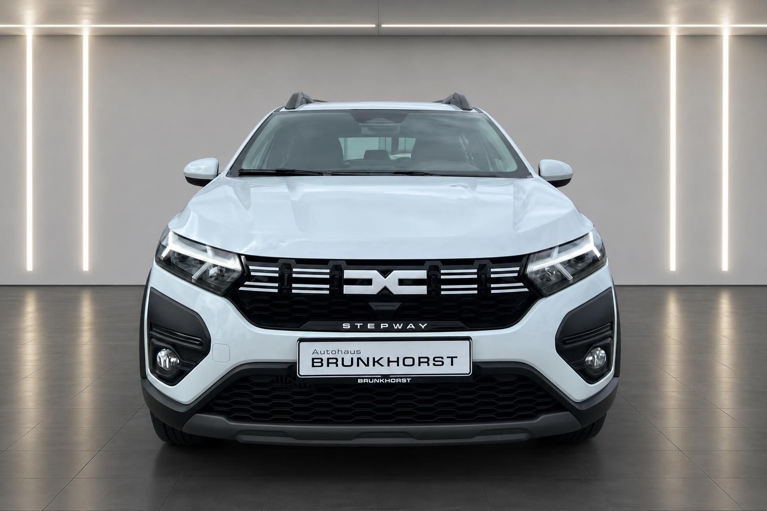 Dacia Sandero Stepway weiß Frontansicht mit LED-Scheinwerfern