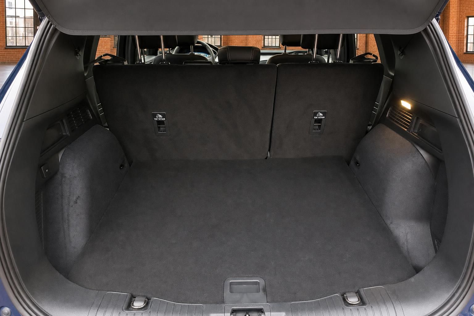 Kofferraum Ford Kuga mit umklappbarer Rueckbank und viel Ladevolumen