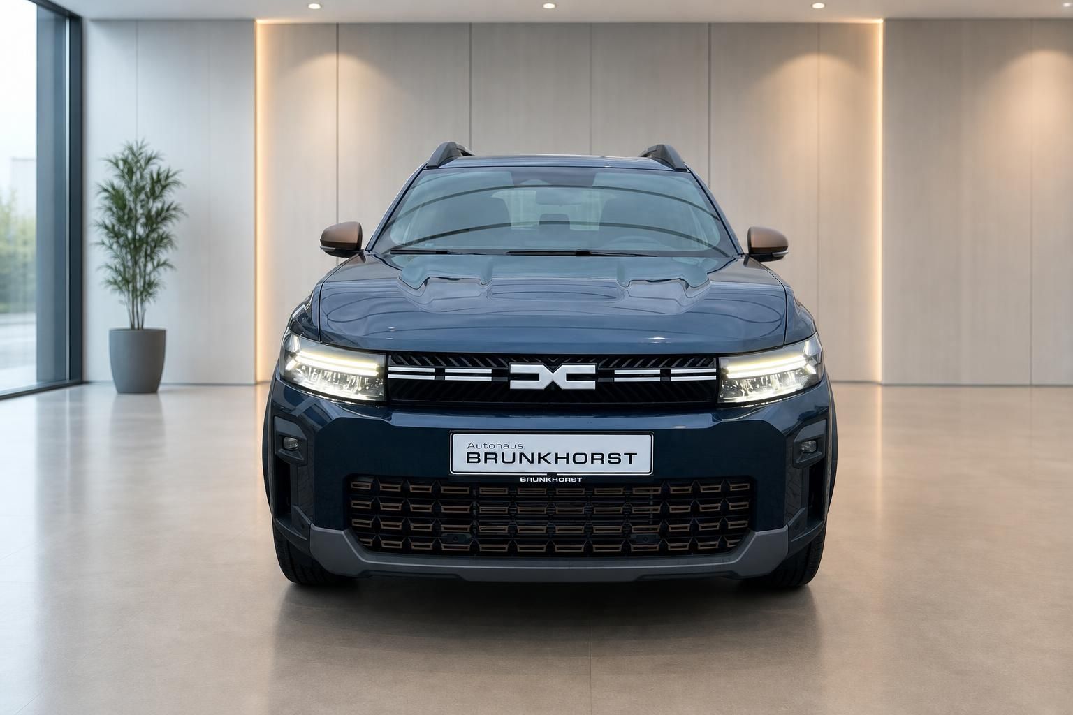 Dacia Bigster SUV Frontansicht - Moderner Kühlergrill und LED-Tagfahrlicht im Autohaus Brunkhorst
