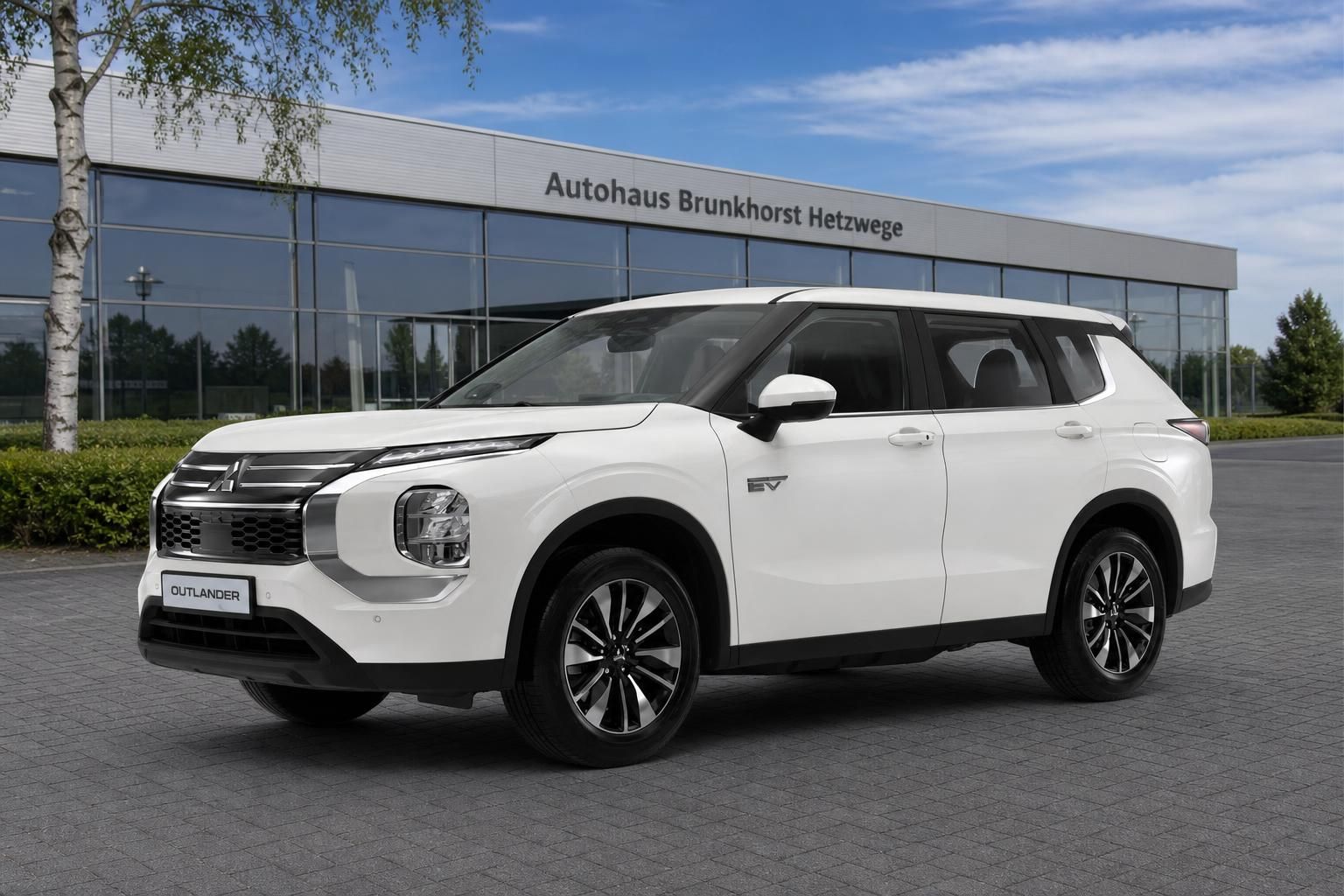 Mitsubishi Outlander EV weiß Frontansicht seitlich vor Autohaus Brunkhorst