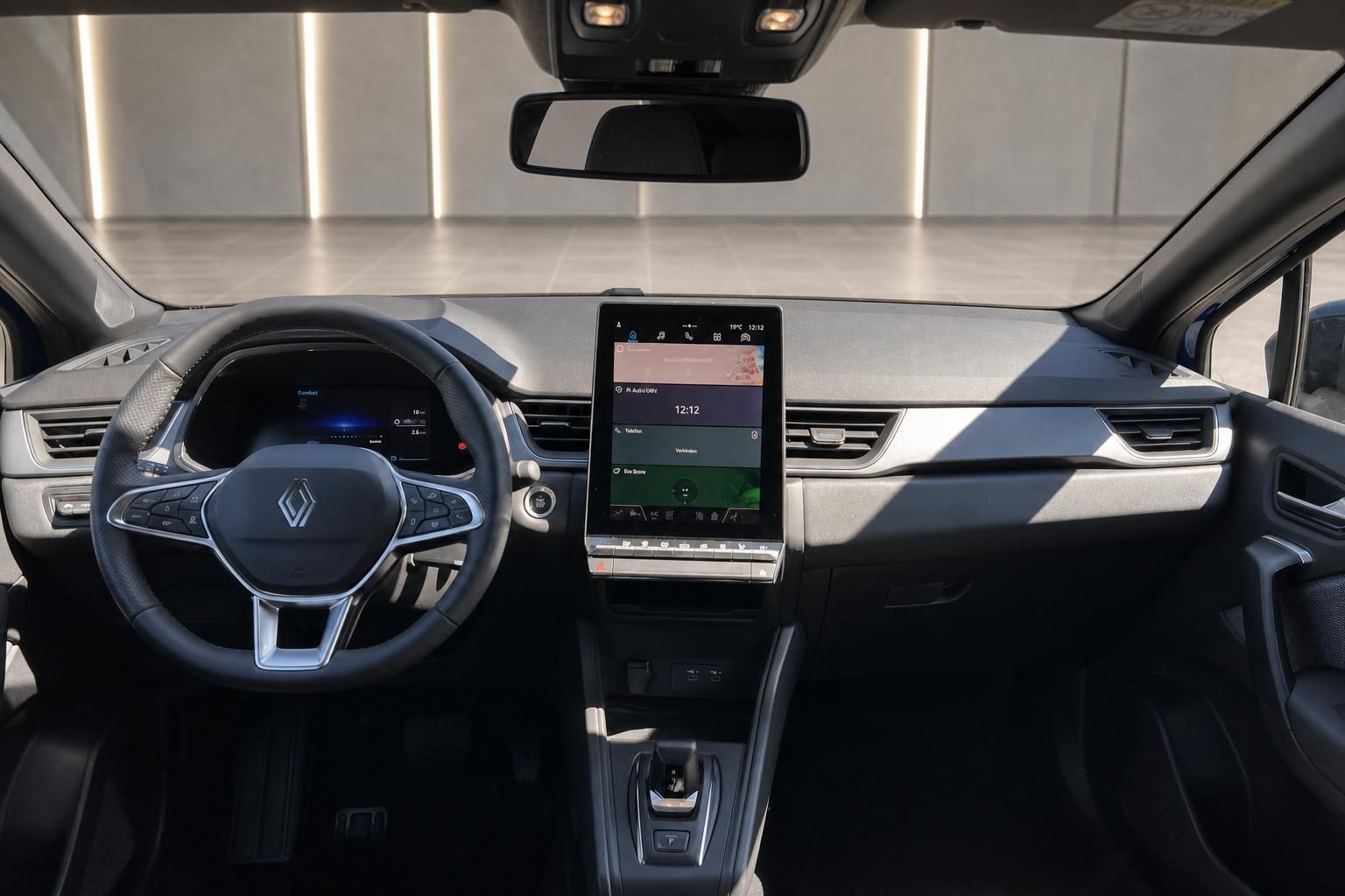 Renault Captur Innenraum mit digitalem Cockpit, Touchscreen und Lenkrad