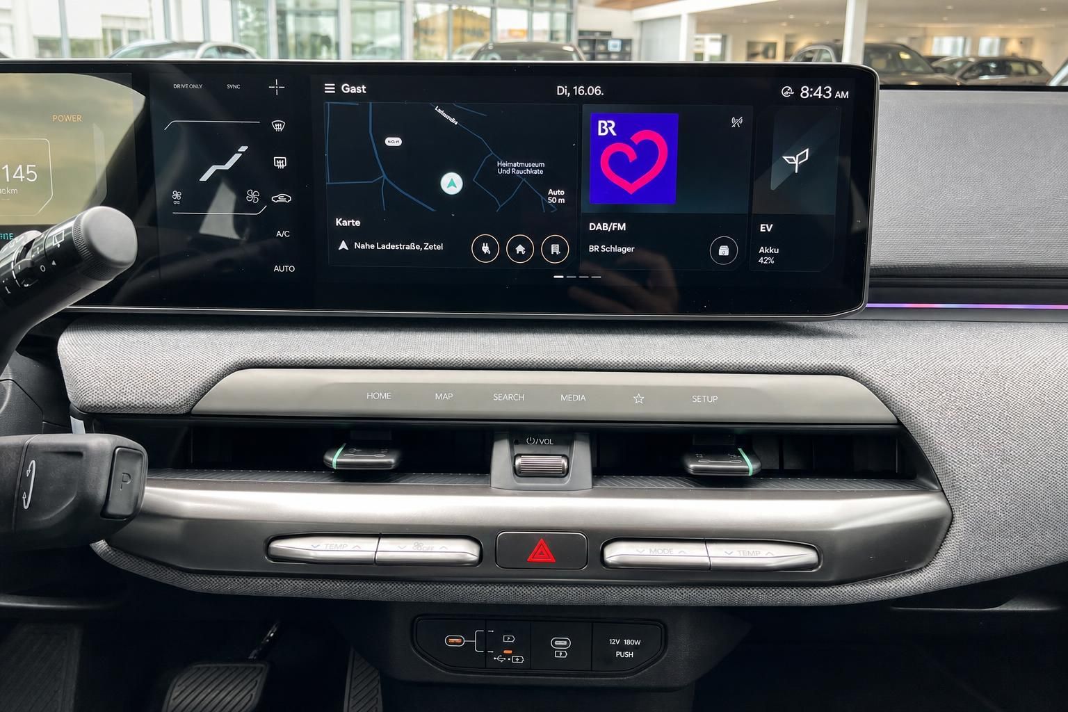 Kia EV4 Infotainment-Display mit Navigation und Klimabedienung
