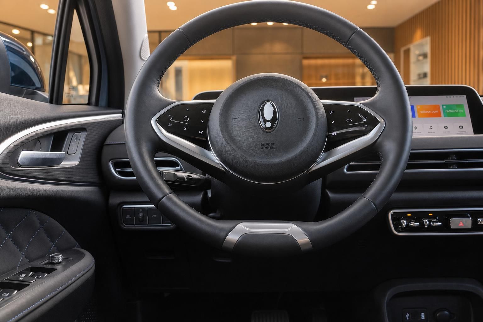 PKW Cockpit mit Lenkrad, Armaturenbrett und Touchscreen-Display im modernen Design