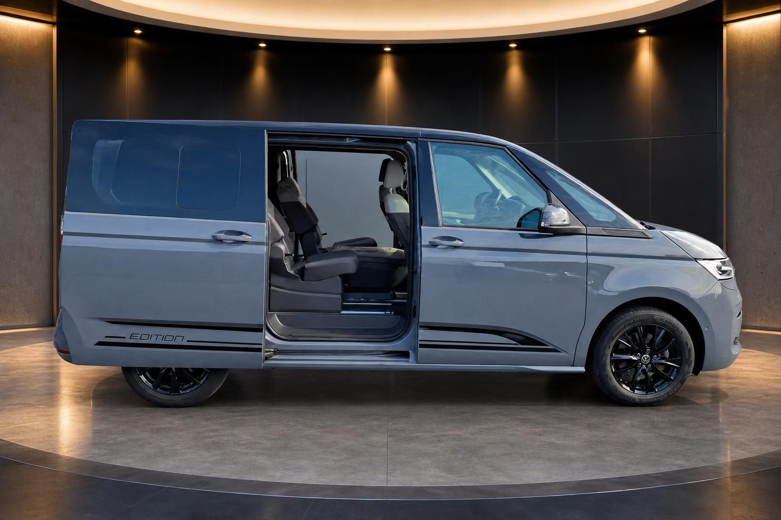 VW Multivan Edition Seitenansicht mit geoeffneter Schiebetuer