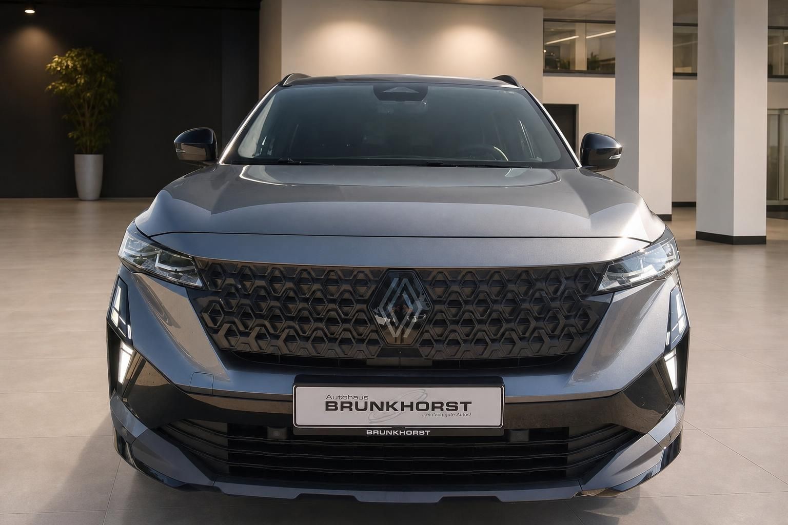 Renault Austral Frontansicht mit Kuehlergrill und LED-Scheinwerfern
