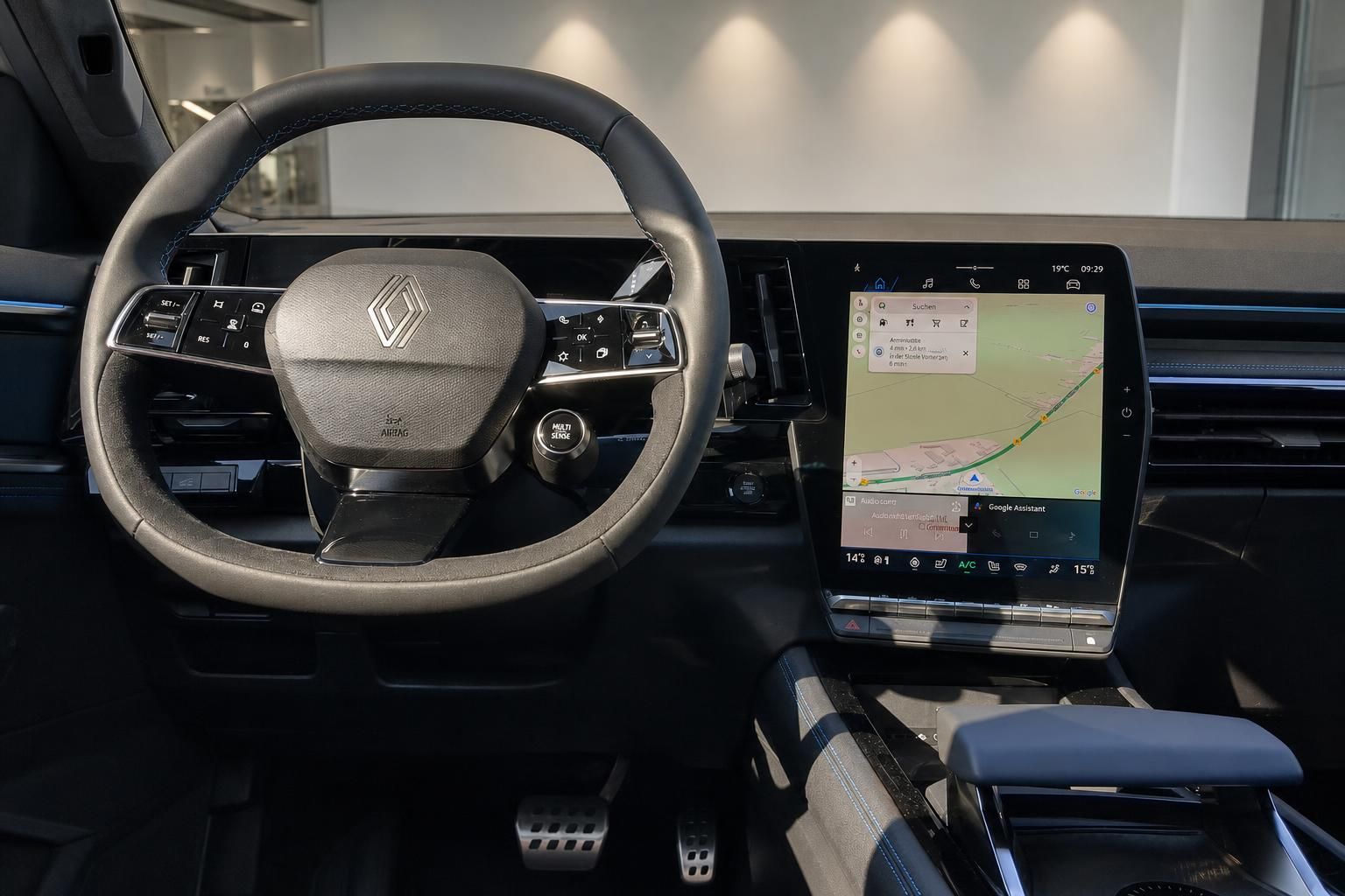 Renault Austral Cockpit mit Lenkrad und digitalem Infotainment-Display