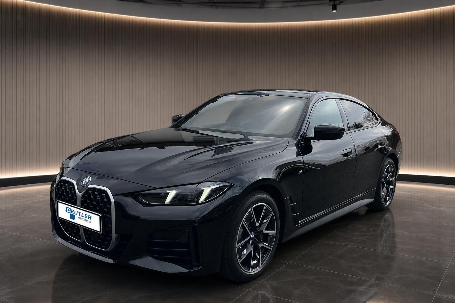 BMW 4er Gran Coupé schwarz, Frontansicht mit M-Sportpaket