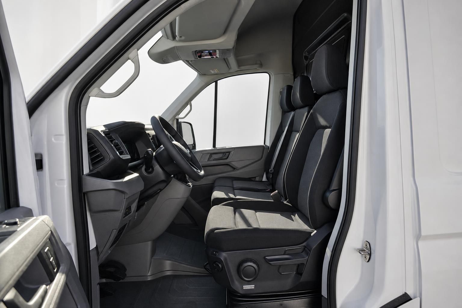 VW Crafter Innenraum, Fahrersitz und Cockpit im Detail
