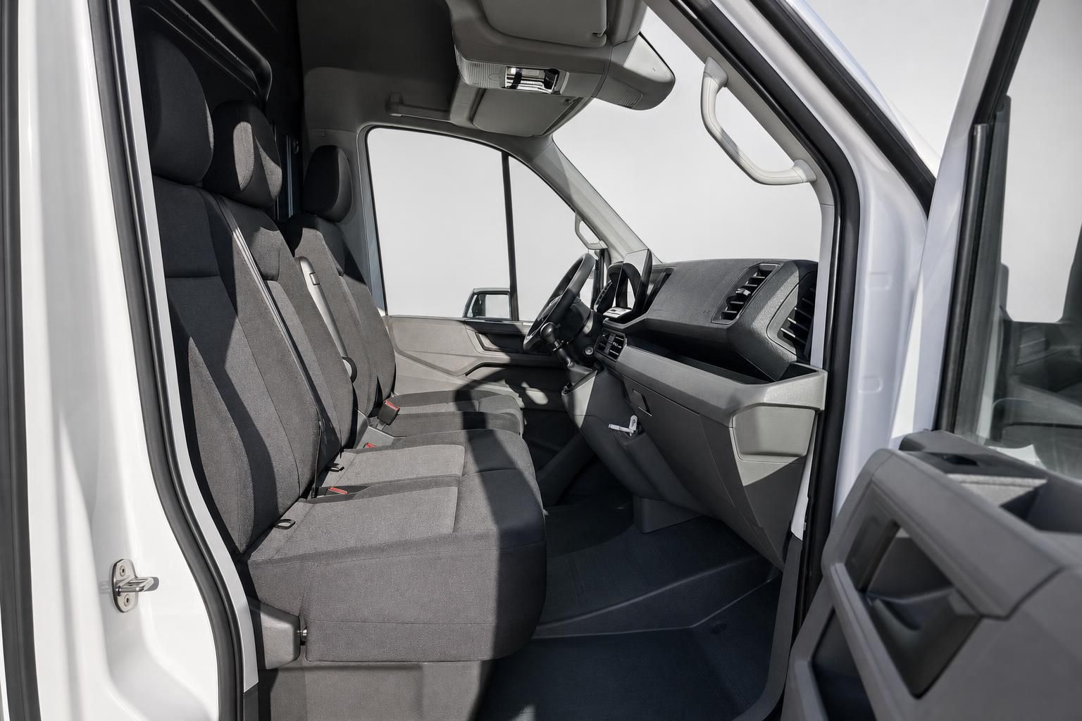 VW Crafter Innenraum, Doppelsitzbank und Armaturenbrett