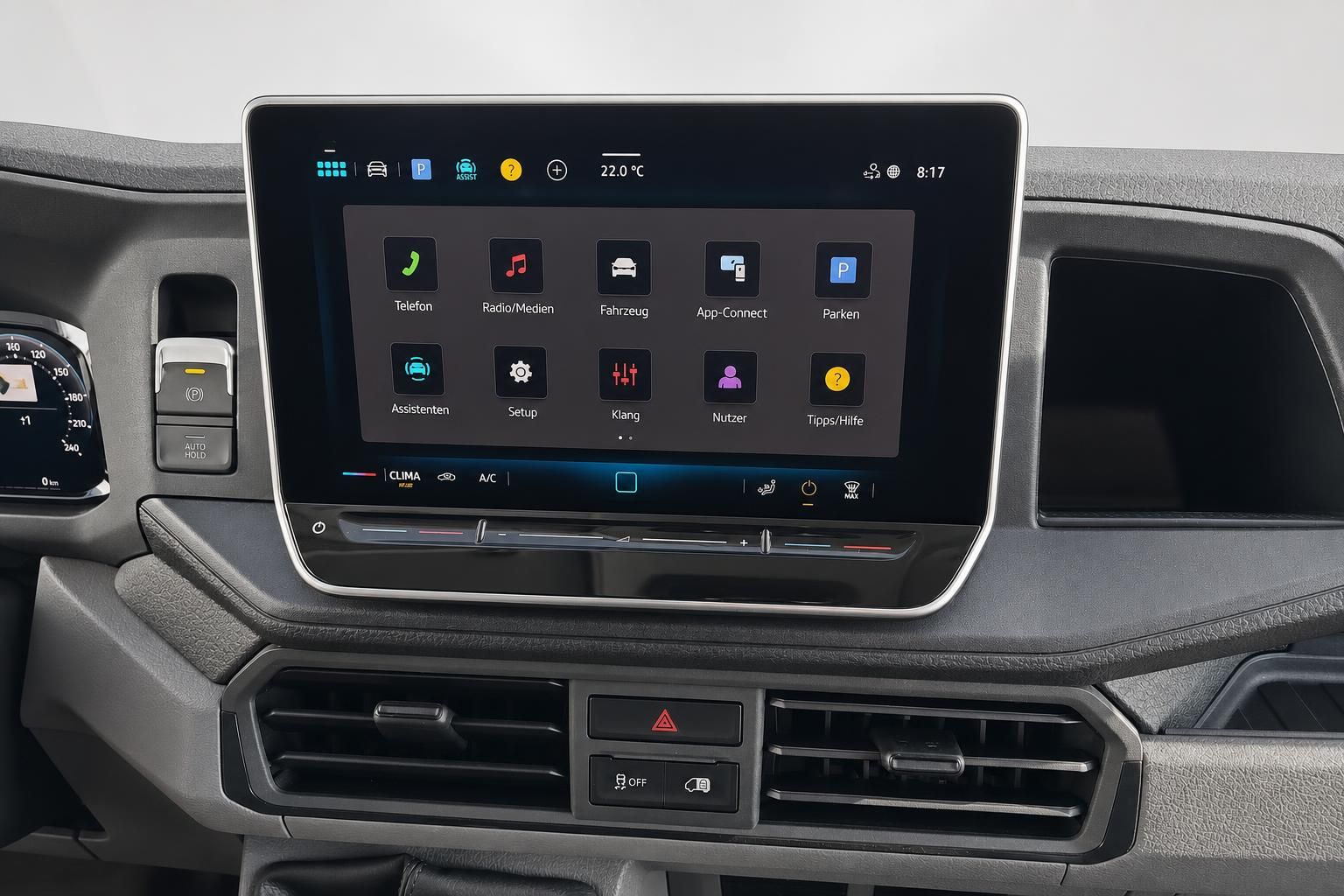 VW Crafter Touchscreen Infotainment und Klimabedienung Detail