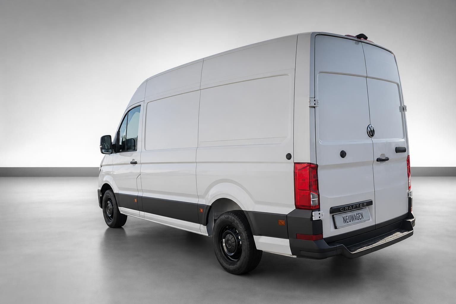 VW Crafter weiß Transporter Heckansicht schräg Studio