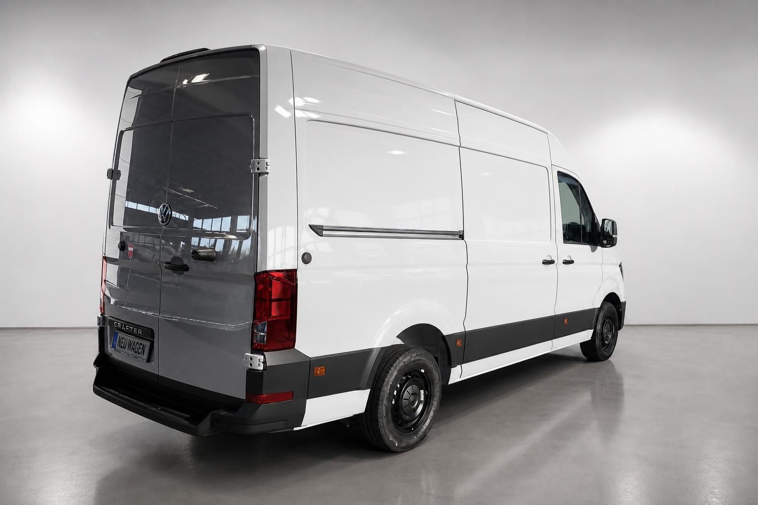 VW Crafter Transporter weiß, Heck-Seitenansicht schräg