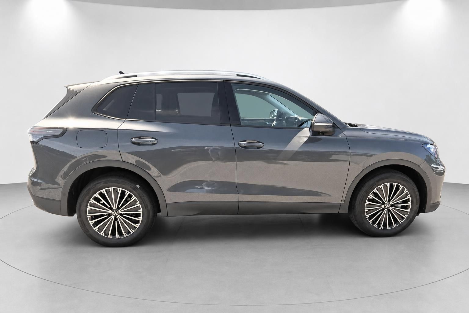 VW Tiguan grau metallic Seitenansicht Neuwagen