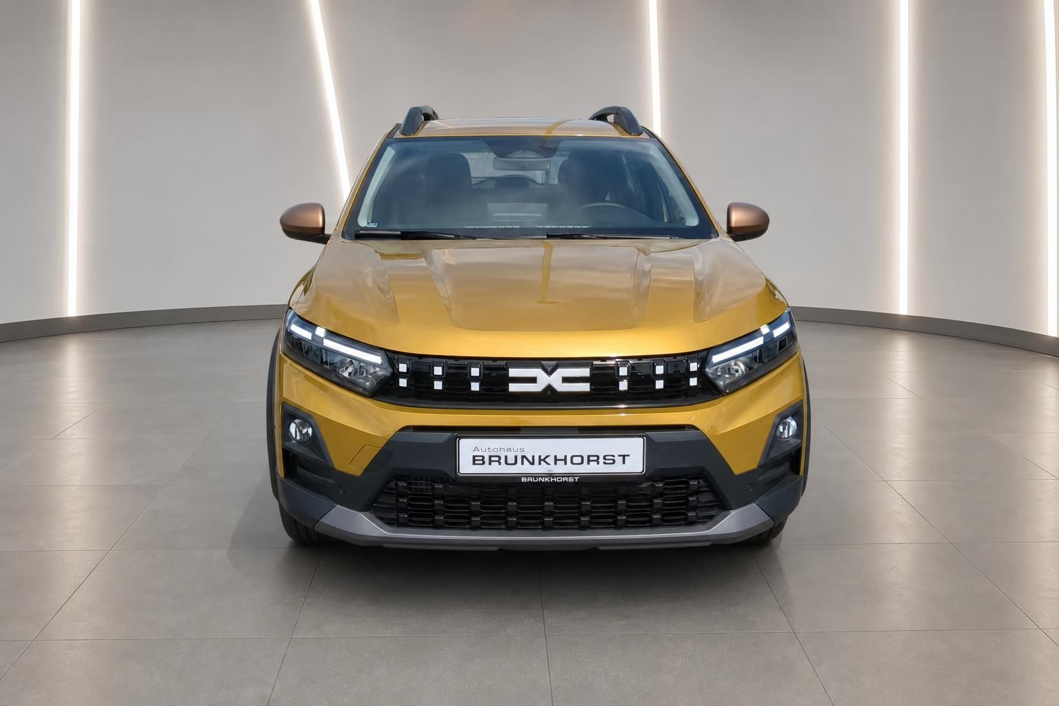Dacia Sandero Stepway gelb, Frontansicht mit LED-Scheinwerfern