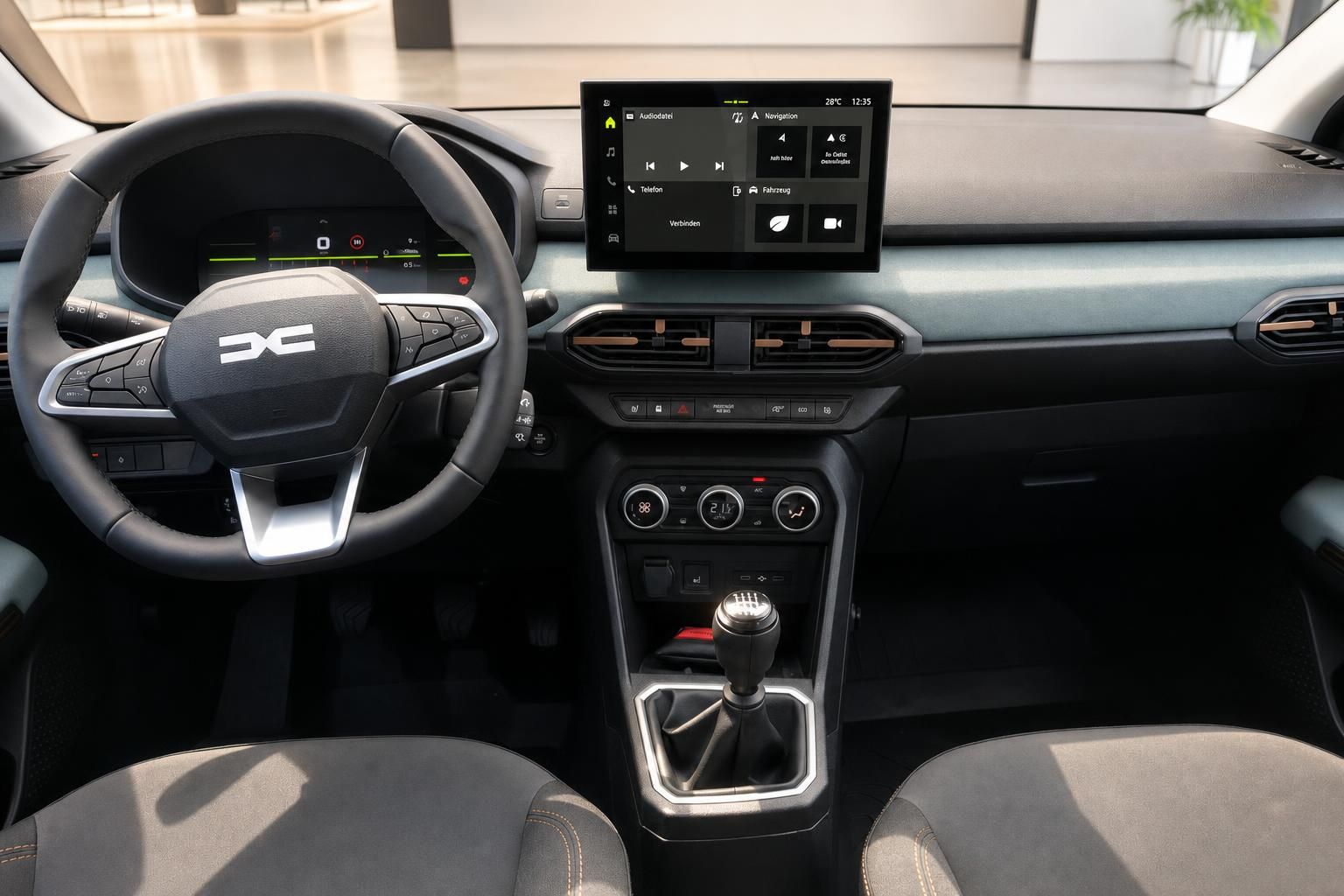 Dacia Sandero Innenraum mit Cockpit, Lenkrad und Touchscreen-Display