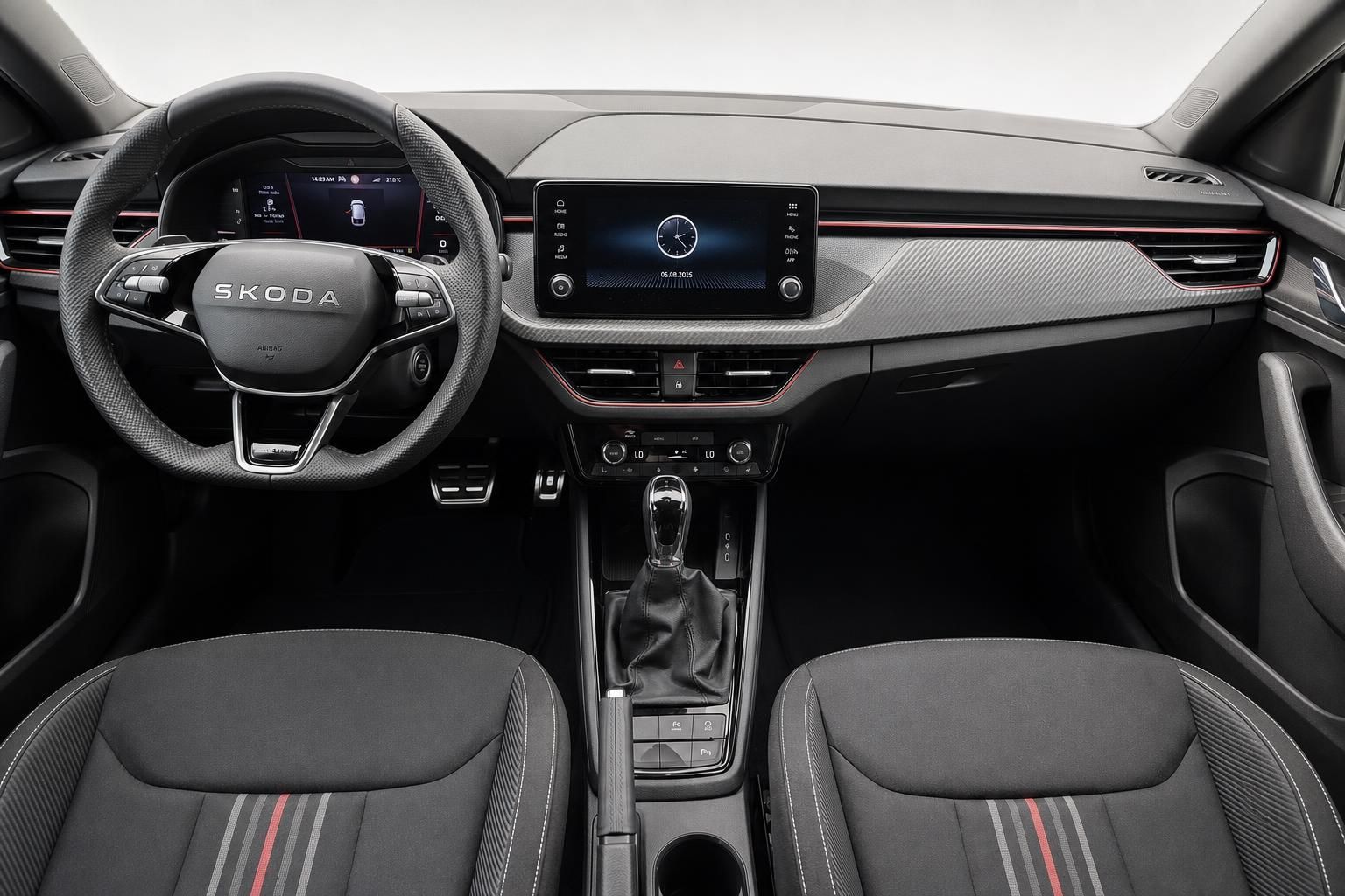 Skoda Cockpit mit Lenkrad, Digitaltacho und Touchscreen
