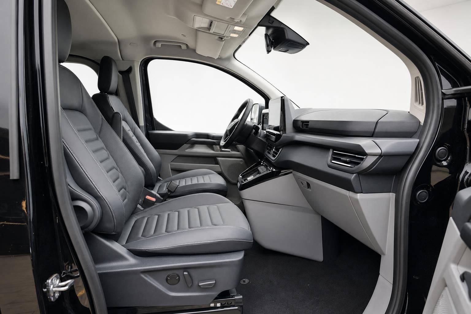 Ford Van Innenraum, Fahrersitz und Armaturenbrett im Detail