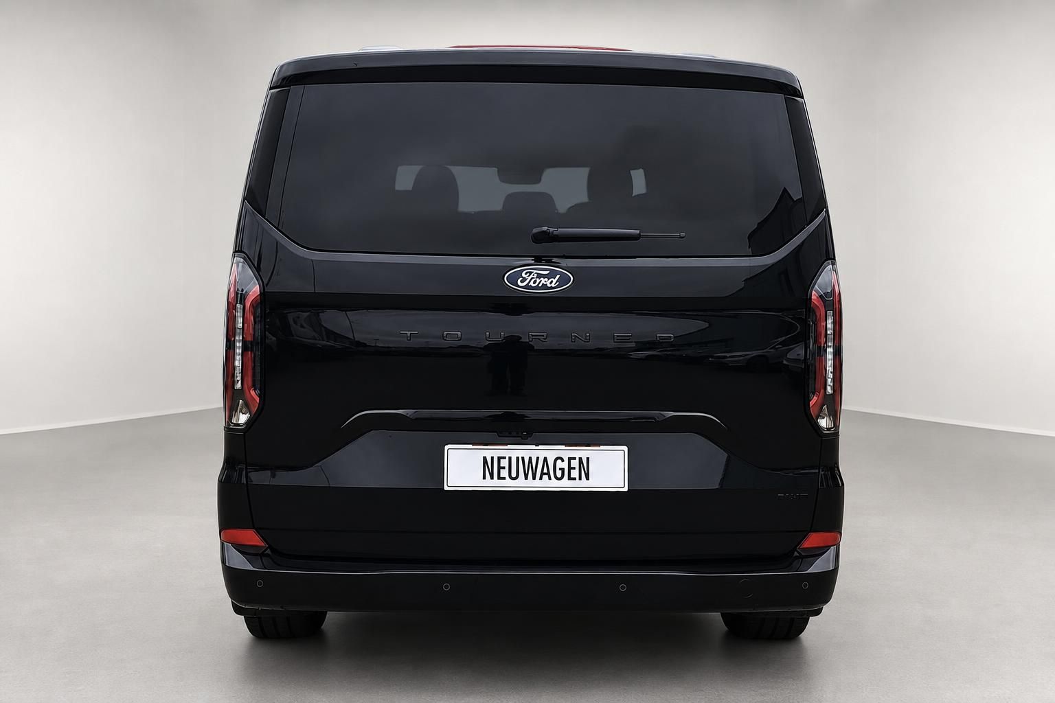 Ford Tourneo Custom schwarz, Heckansicht frontal, Neuwagen